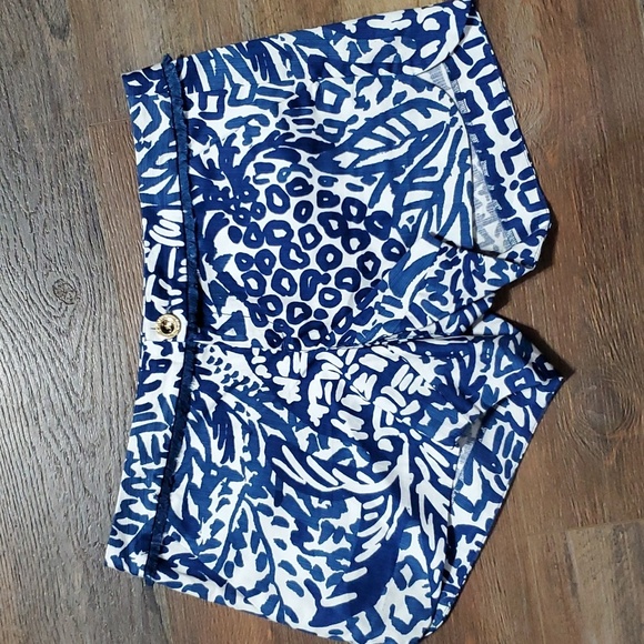 Lilly Pulitzer blue white abstract shorts - Picture 1 of 5